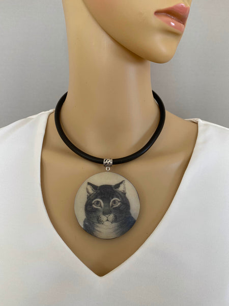 Pendant Necklace: Captivating Cat
