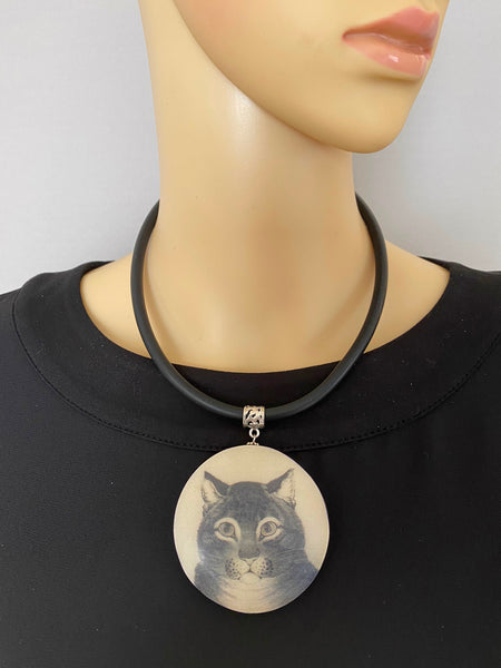Pendant Necklace: Captivating Cat